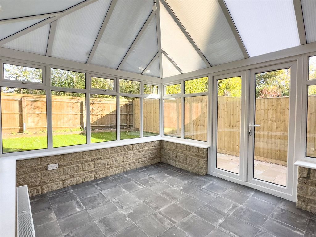 Property photo 2 of 20 Conservatory