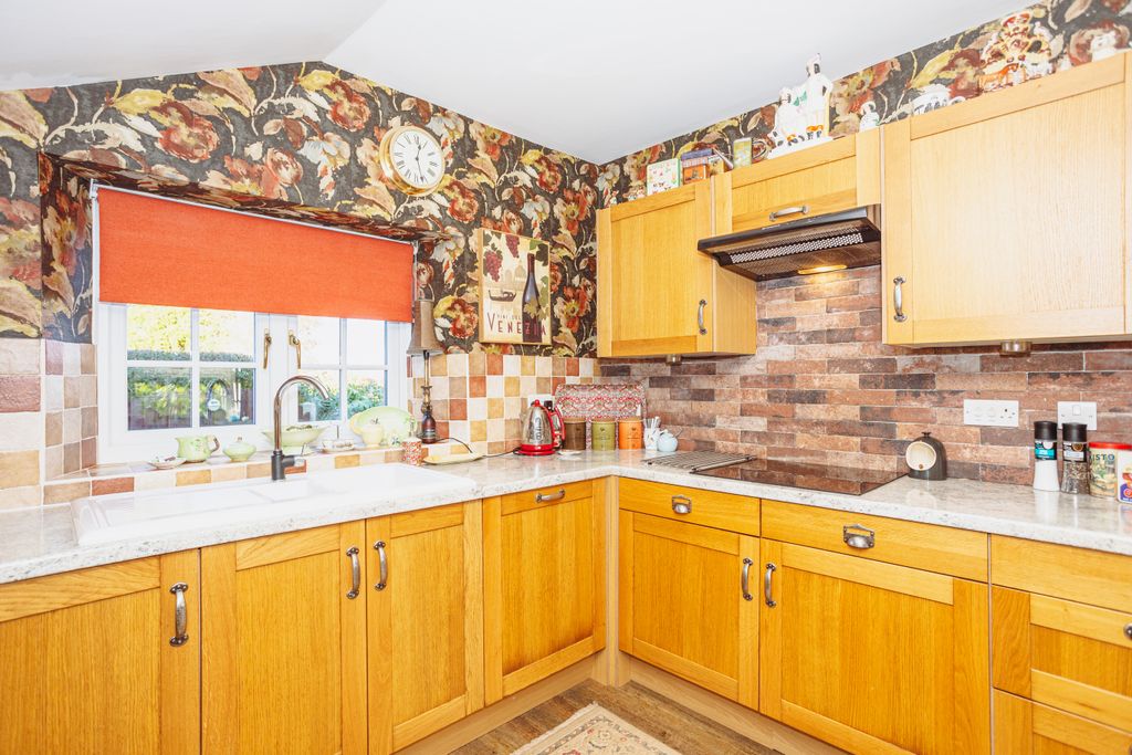 Property photo 3 of 39 Kitchen