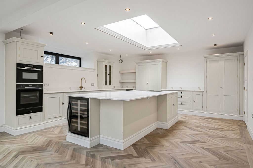 Property photo 3 of 29