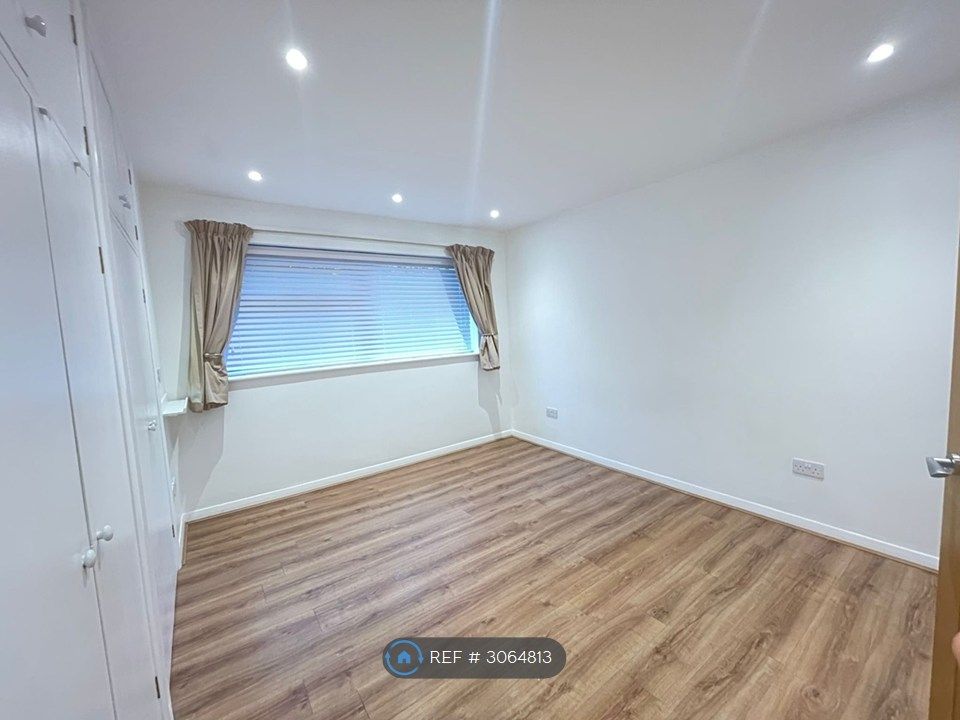 Property photo 3 of 6 Bedroom 1
