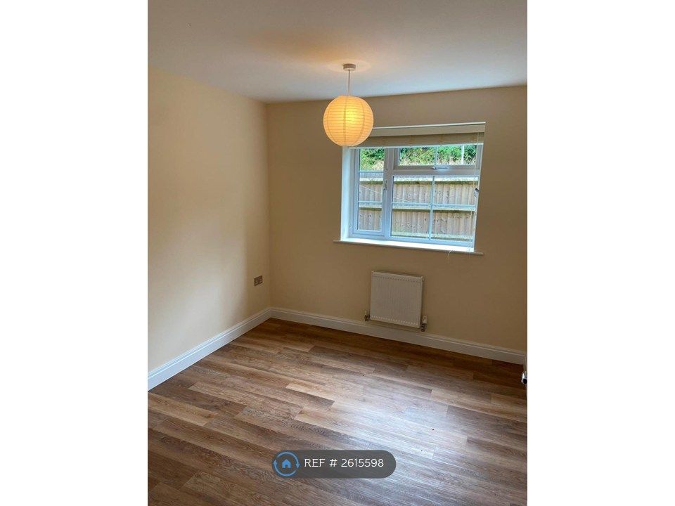 Property photo 3 of 10 Bedroom 2: 3.07m x 2.64m