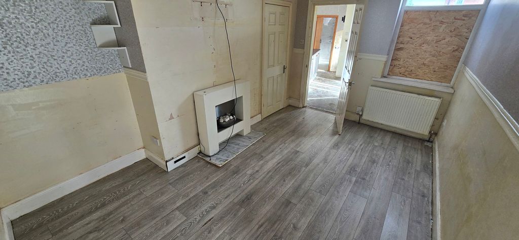 Property photo 2 of 11