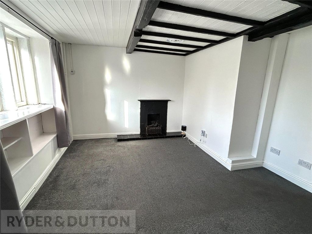 Property photo 3 of 12 Lounge