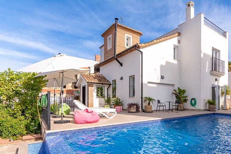Property photo 1 of 10 Pool House 1
