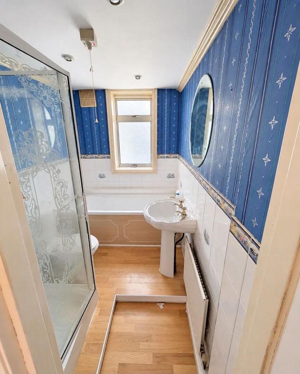 Property photo 3 of 7 Bathroom