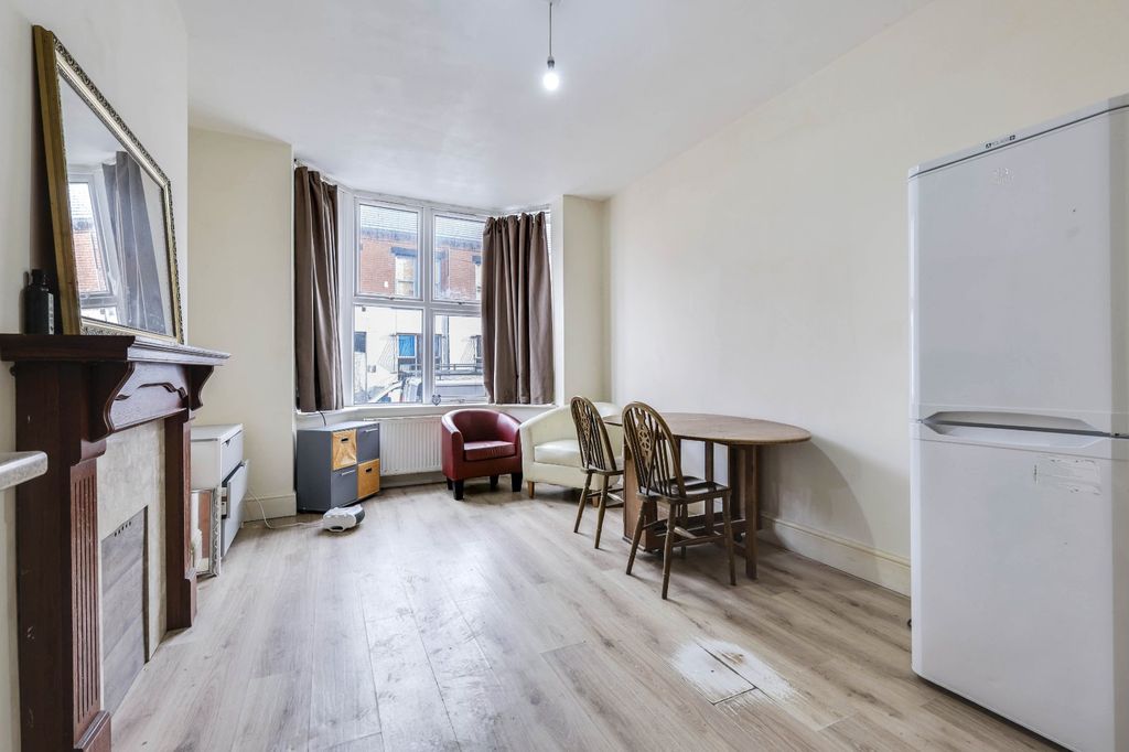 Property photo 3 of 23 Picture No. 12