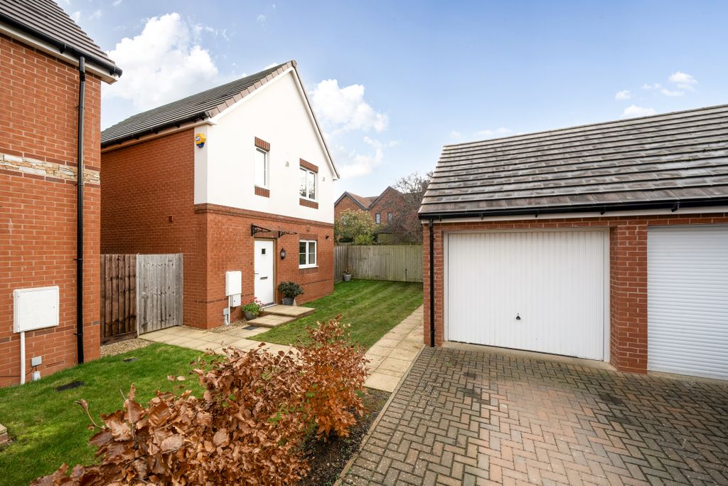 Property photo 1 of 19 138058116932c9Caf37F9