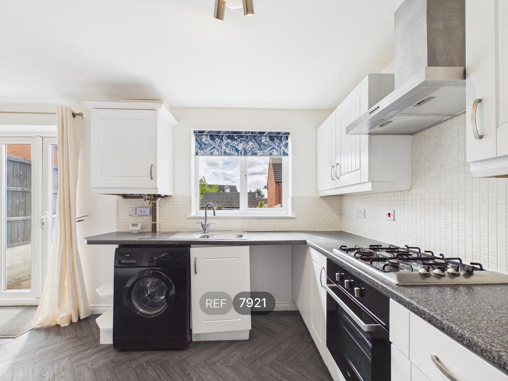 Property photo 3 of 16 Kitchen