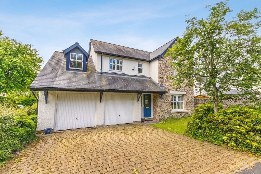 Property photo 1 of 42