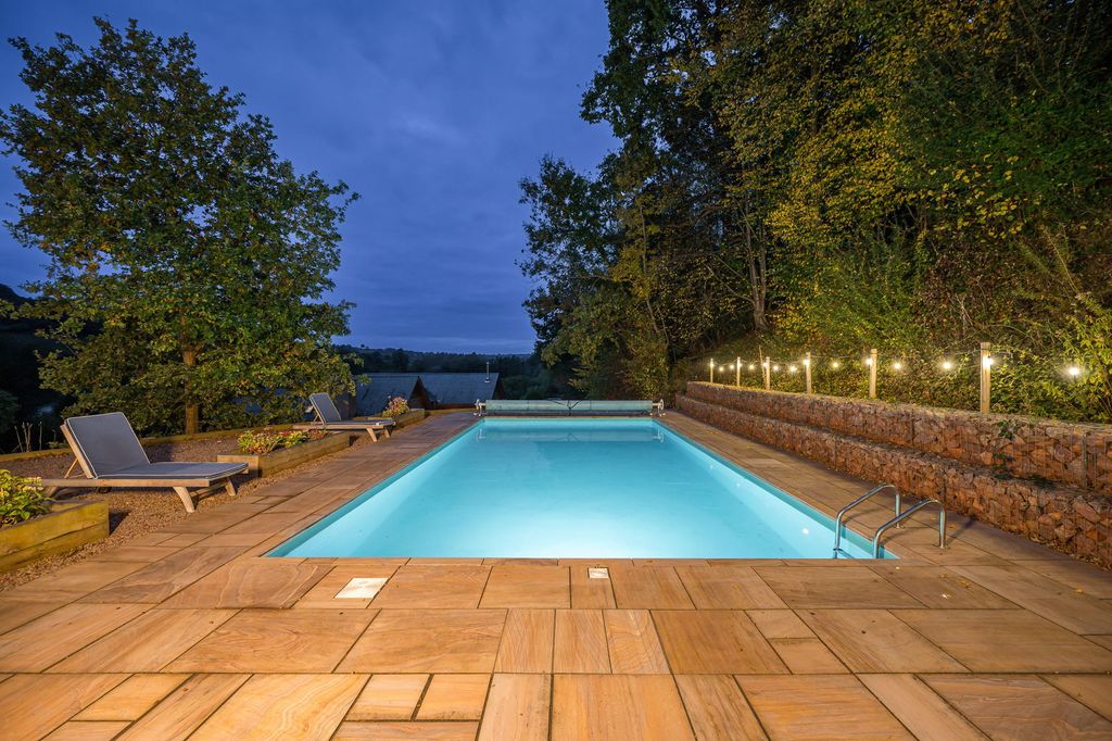 Property photo 3 of 80