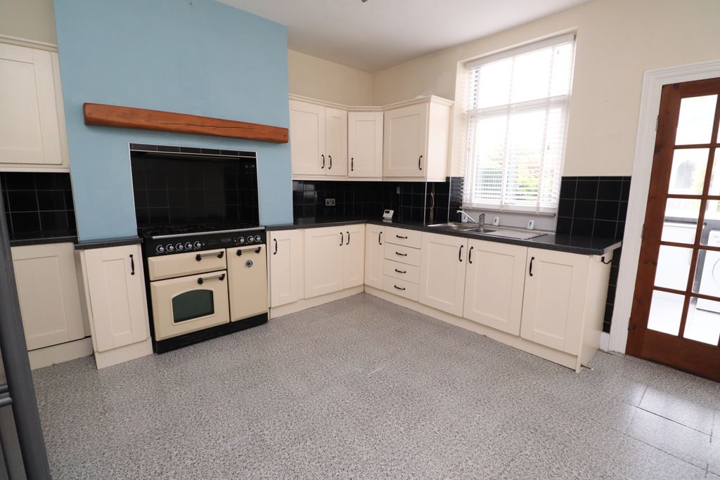 Property photo 3 of 11 Img_3074