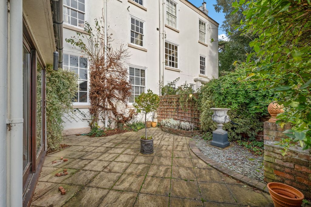 Property photo 2 of 27