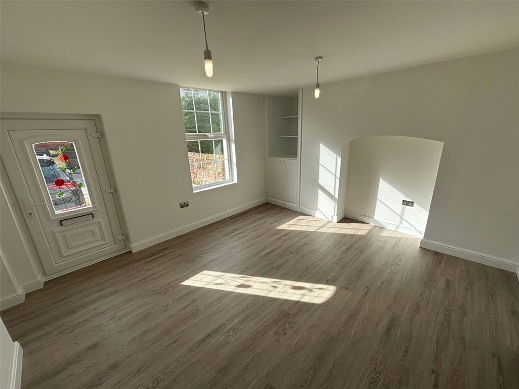 Property photo 2 of 18 Picture No. 32