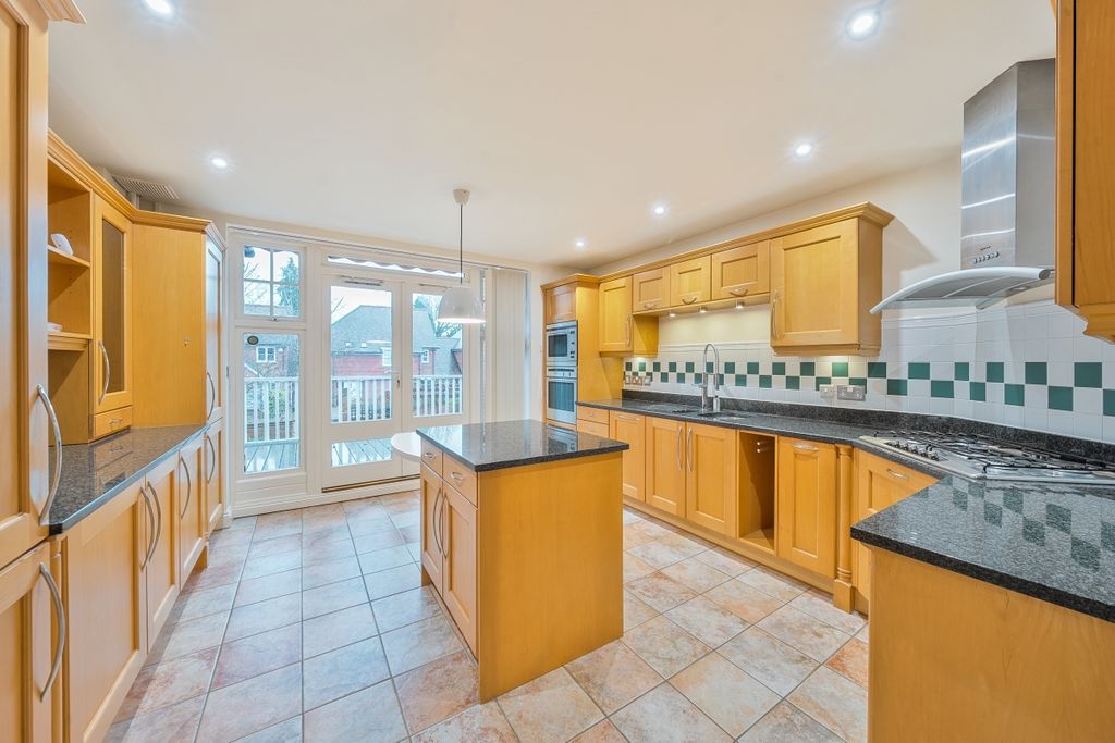 Property photo 3 of 20