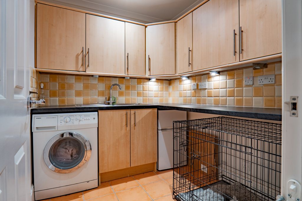 Additional image 10 of 4 bed flat for saleIsland Bank Road, Inverness IV2