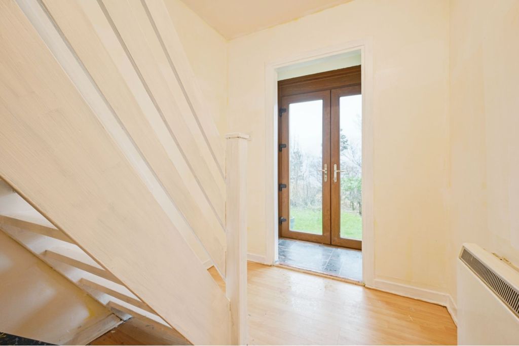 Property photo 3 of 21 Entrance Hall