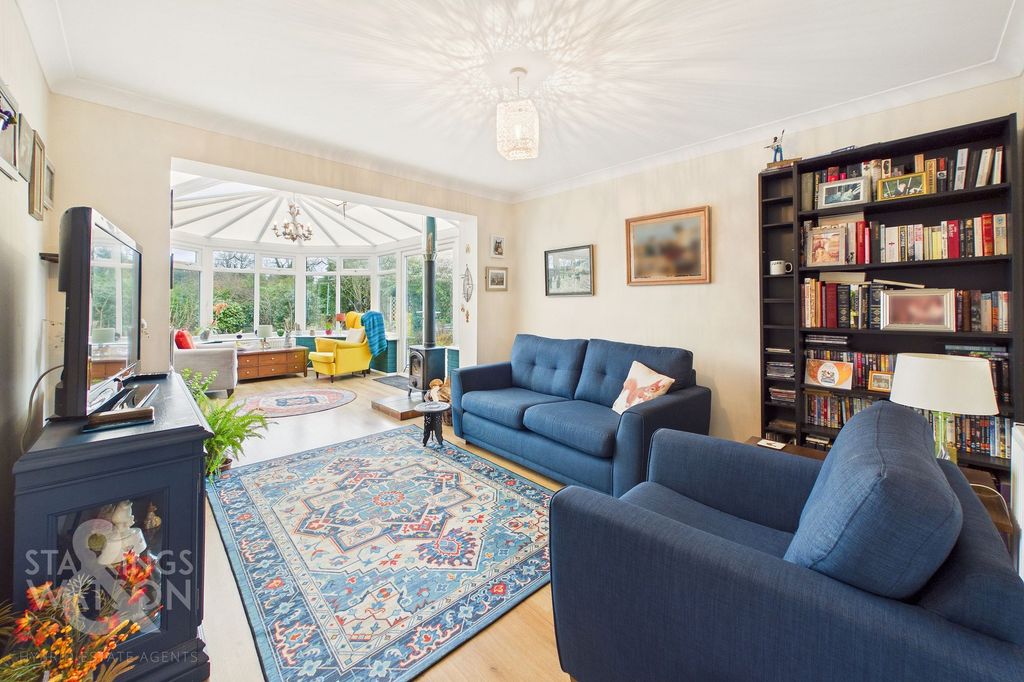 Property photo 2 of 31