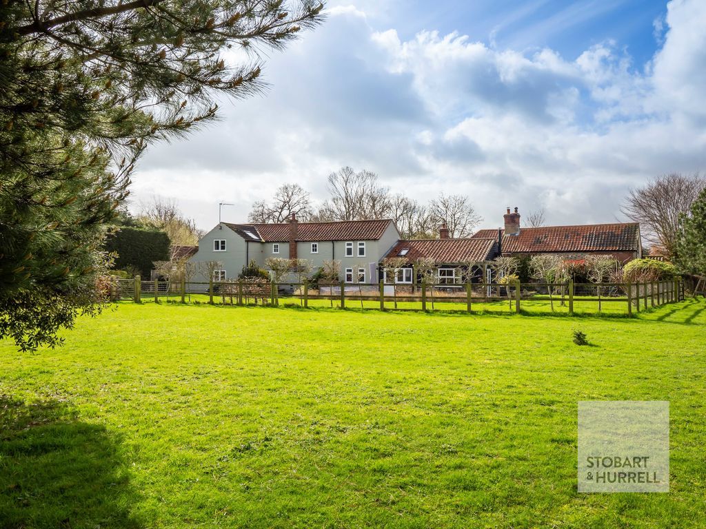 Property photo 1 of 64 Rear