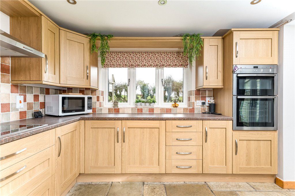 Property photo 3 of 35 Kitchen