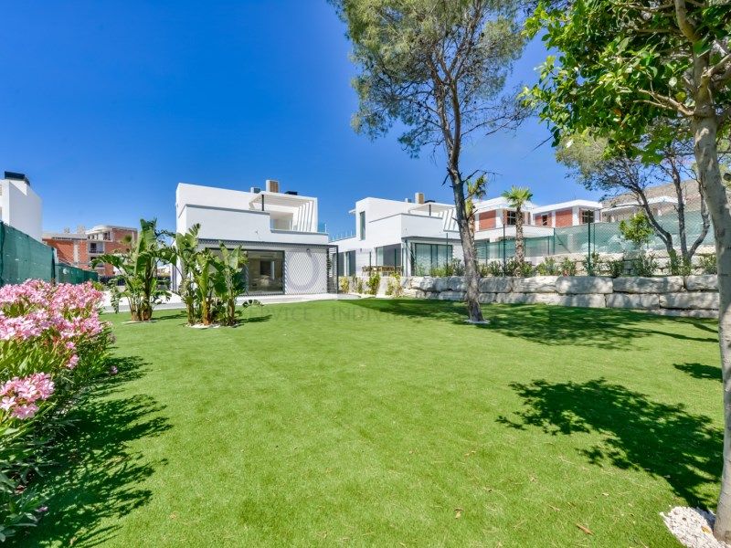 Property photo 2 of 32