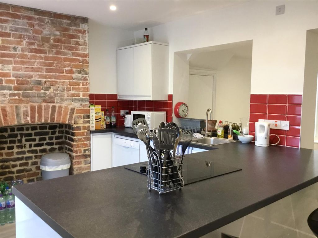 Property photo 1 of 15 41 Broad St New Kit A.Jpg