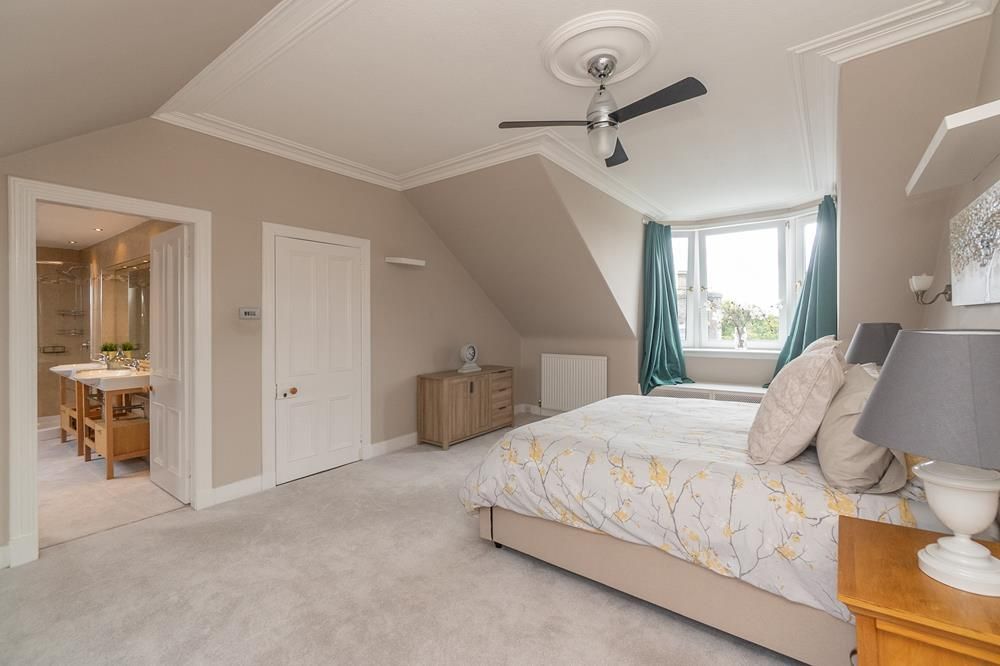 Property photo 3 of 13 Master 1