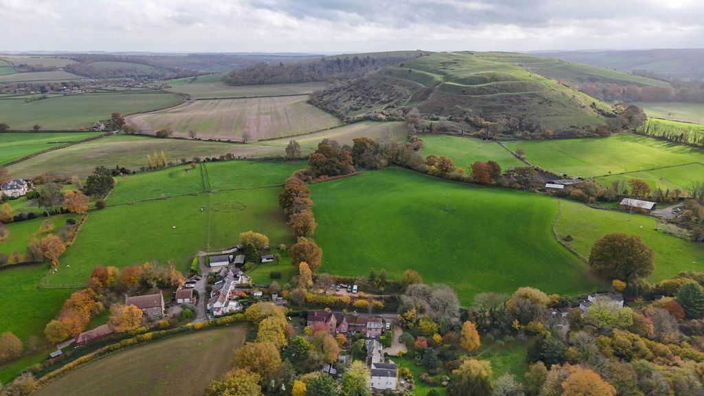 Property photo 2 of 19