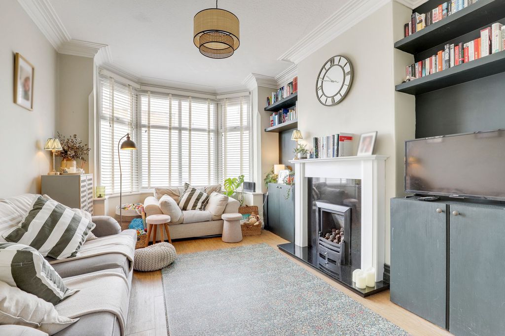 Property photo 2 of 20