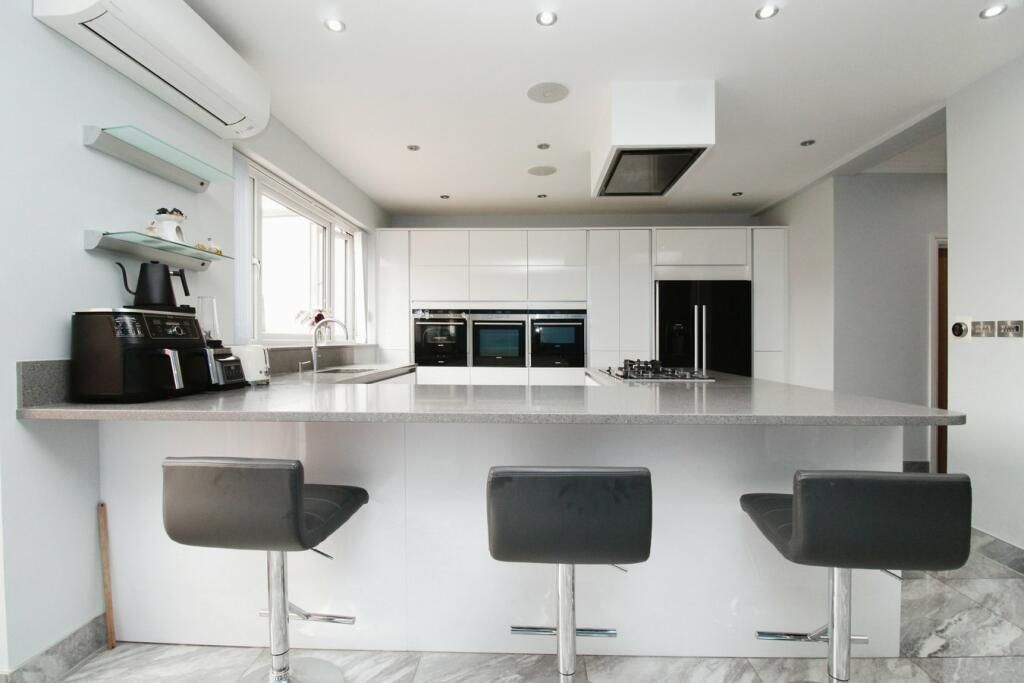 Property photo 1 of 22 Kitchen 3.Jpg