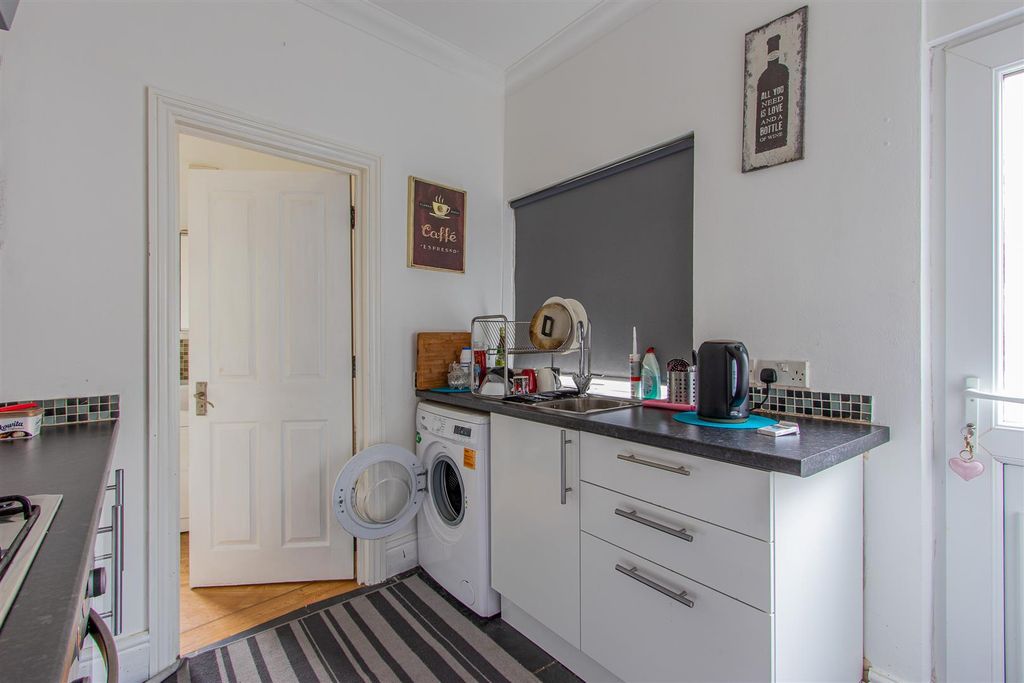 Property photo 3 of 12 Cymmer Street 30, A-6.Jpg