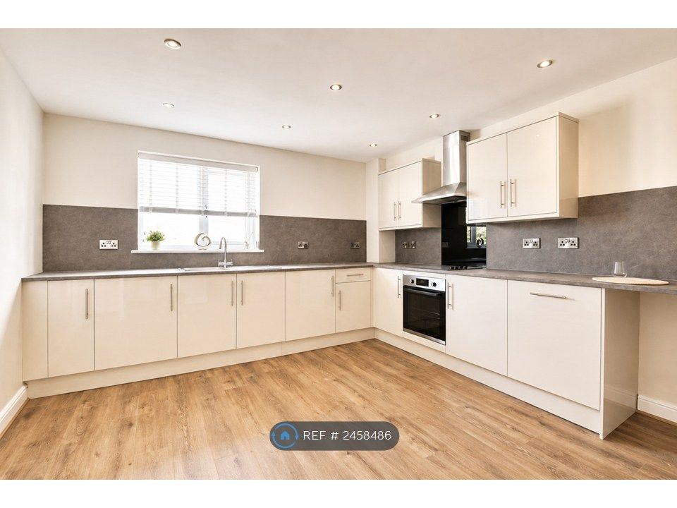 Property photo 1 of 35 Flat 4 Kitchen