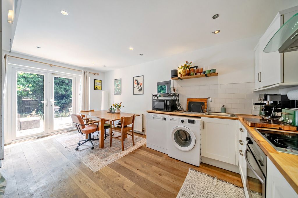 Property photo 1 of 17 1485140-11-6A4B9c...