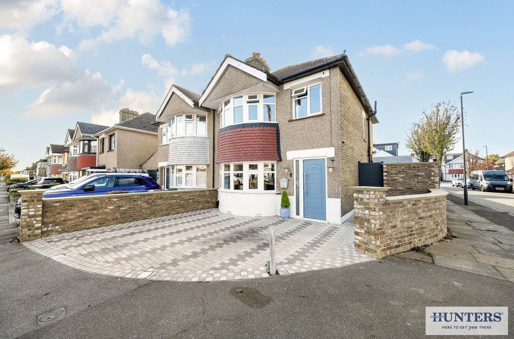 Property photo 1 of 19 External