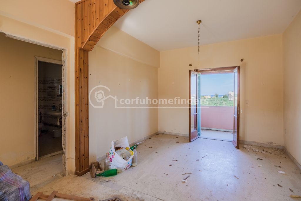 Property photo 3 of 11 Interior