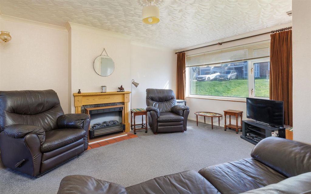 Property photo 3 of 24