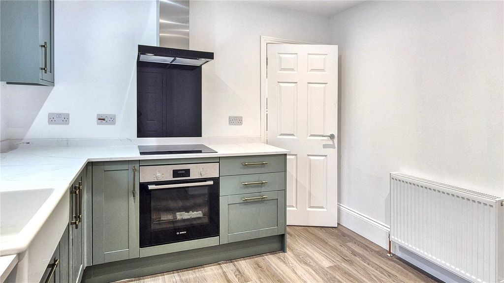 Property photo 2 of 15 Picture No. 11