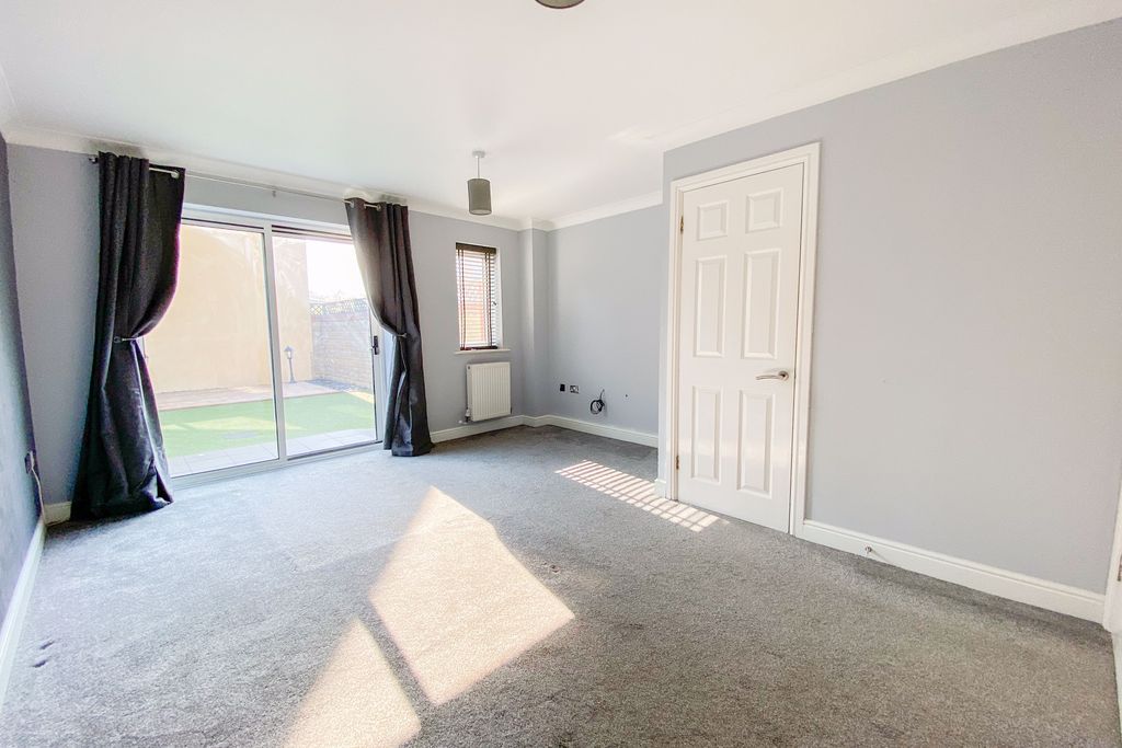 Property photo 3 of 10 Photo 3