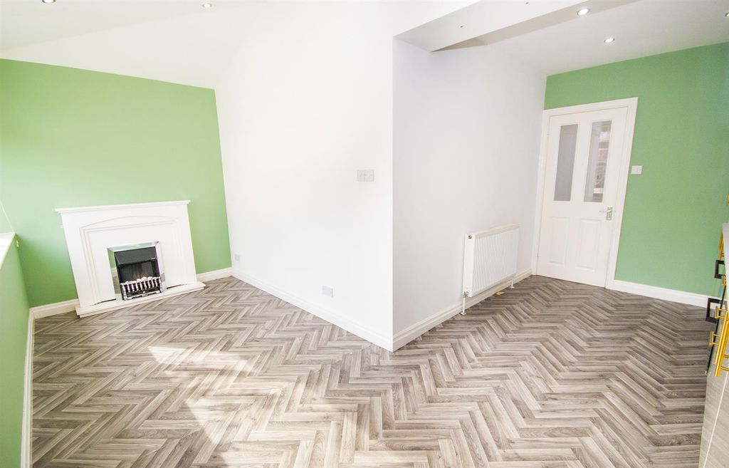 Property photo 3 of 14 Kitchen &amp; Dining Room