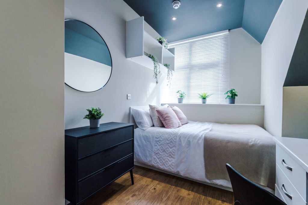 Property photo 3 of 11 Flat 15, Unw, 3