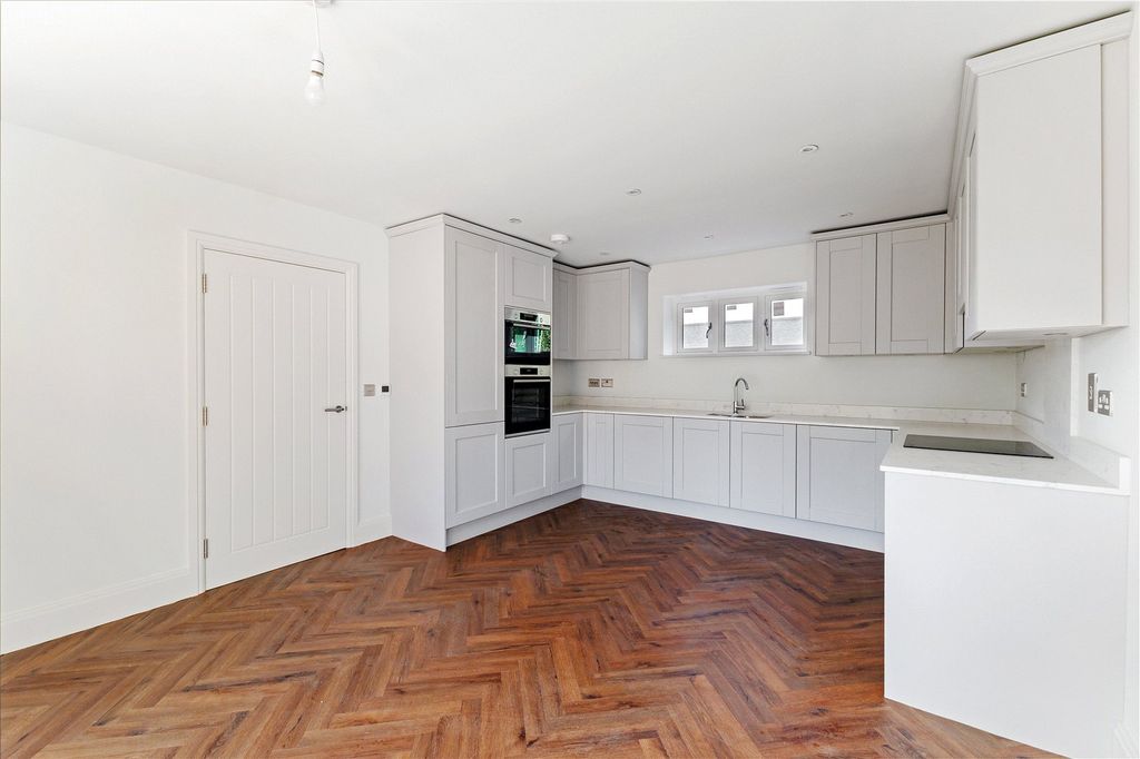 Property photo 3 of 9 Egbury