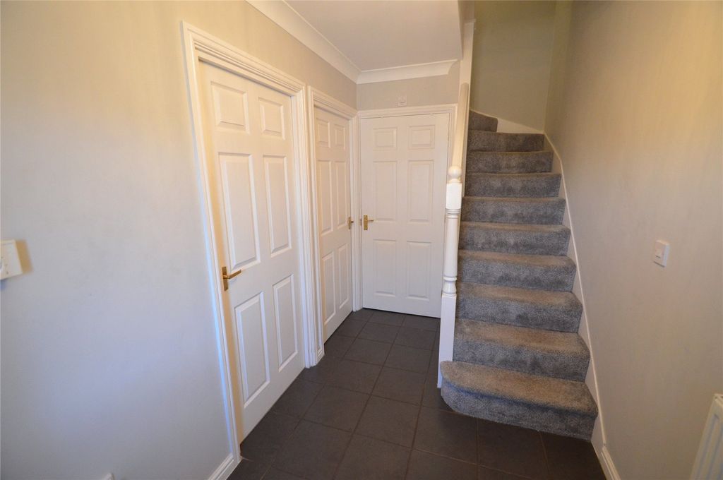 Property photo 2 of 14 Hallway