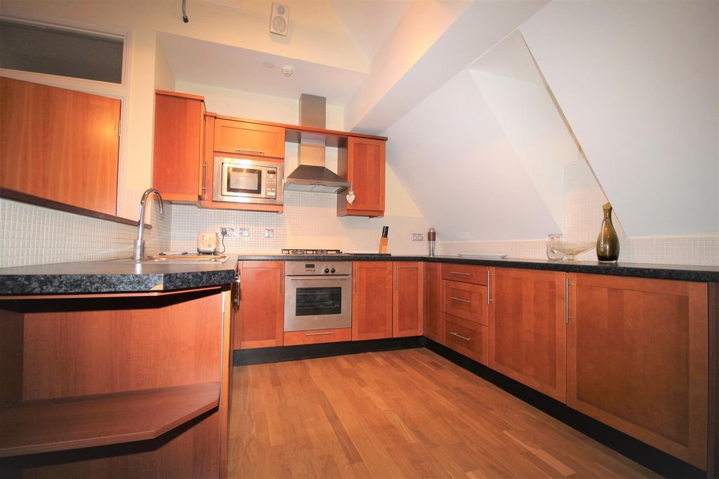 Property photo 2 of 21