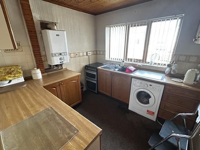 Property photo 3 of 9 Kitchen