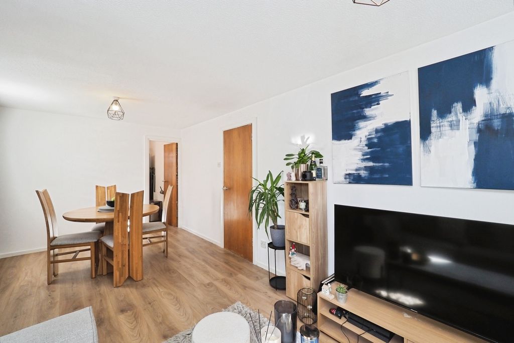 Property photo 3 of 10 Photo