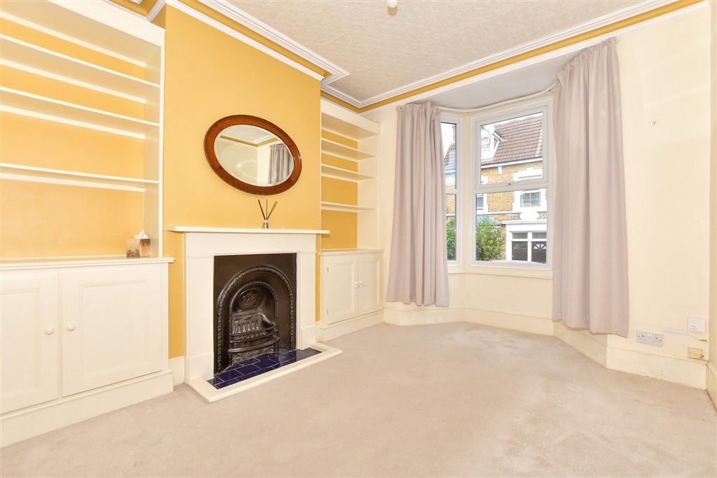 Property photo 1 of 9 Lounge