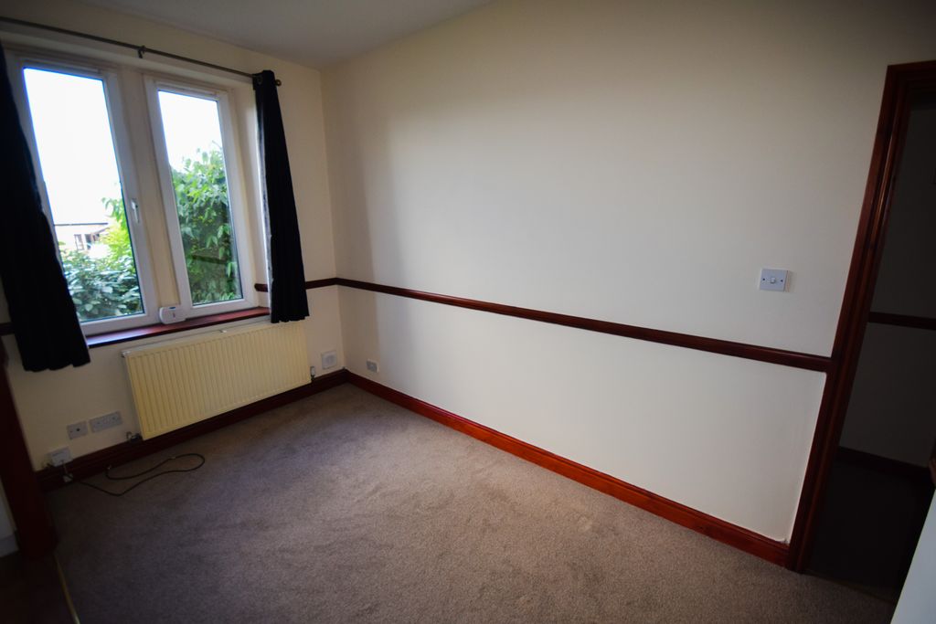 Property photo 3 of 6 Living Room