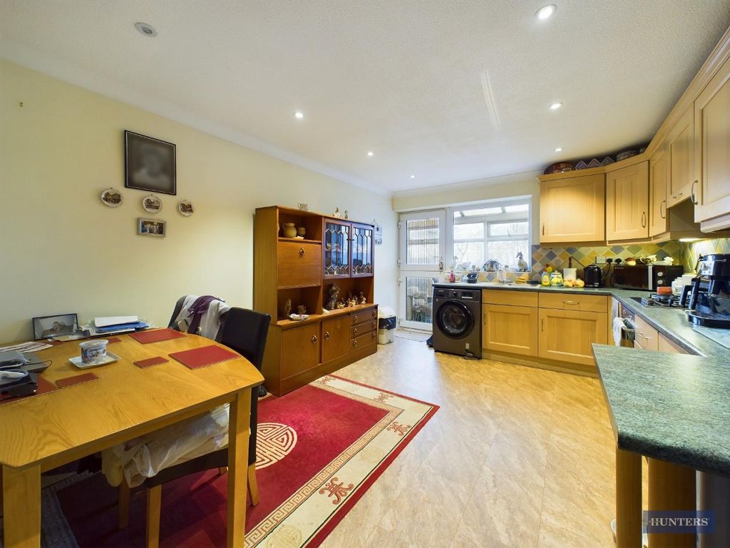 Property photo 3 of 12 Kitchen