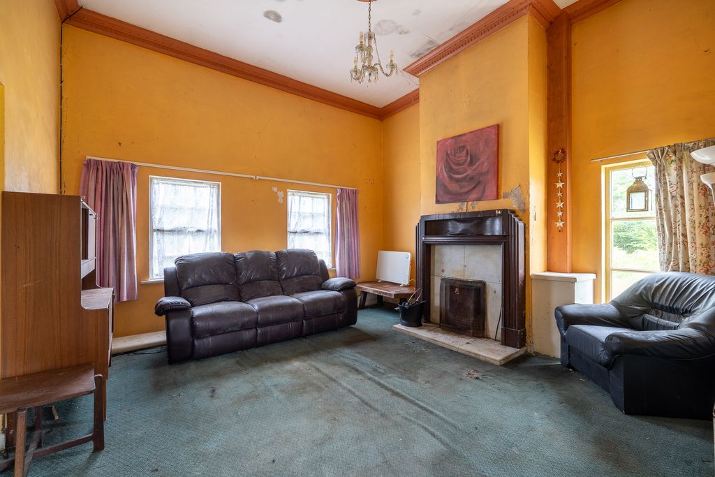 Property photo 3 of 11