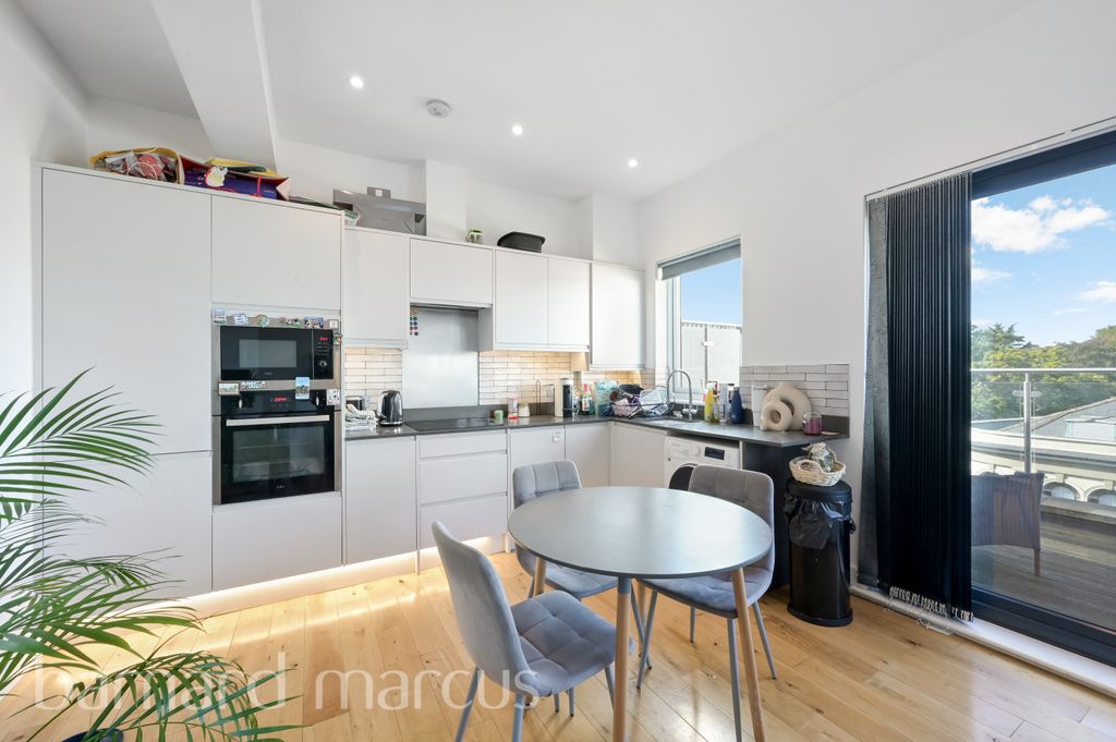 Property photo 2 of 8 Kitchen