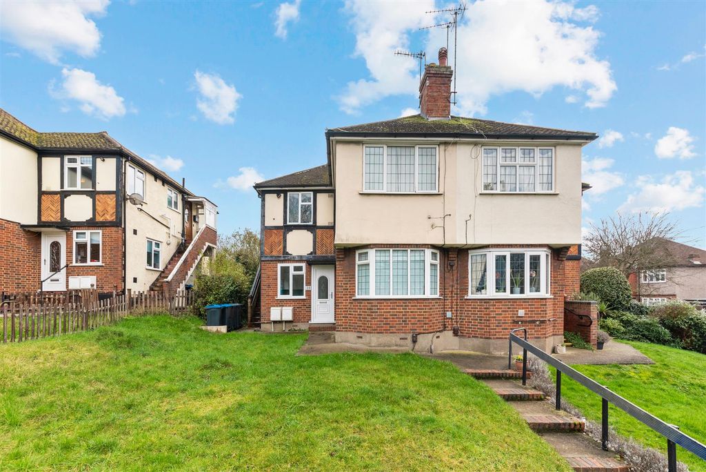 Property photo 1 of 10 Epsom Road